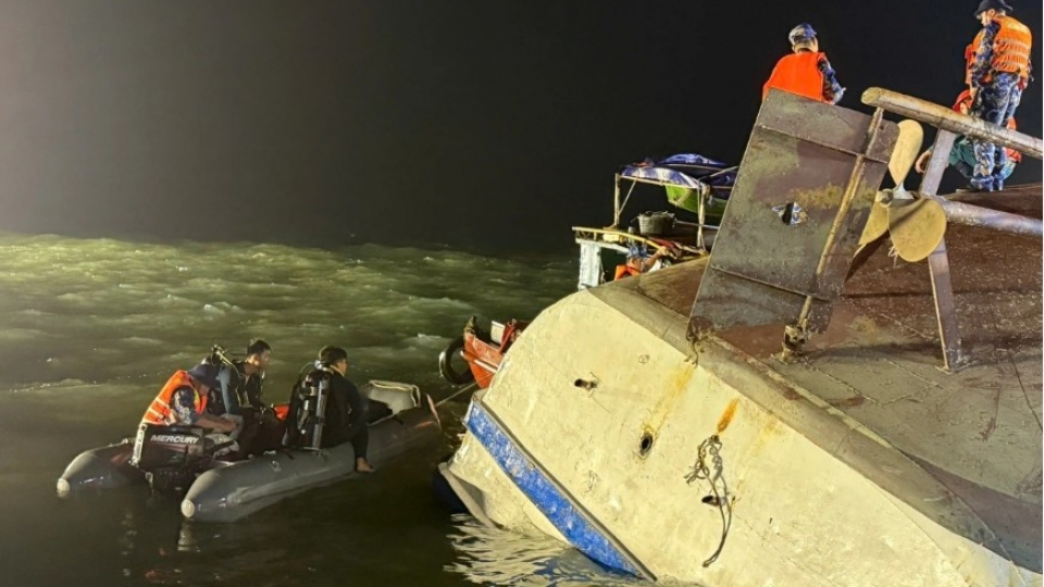 Ha Long boat capsizing: 35 confirmed dead, 10 rescued as sunken vessel recovered